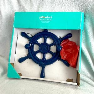 Pillow fort ship wheel wall hook. Nice boy room design